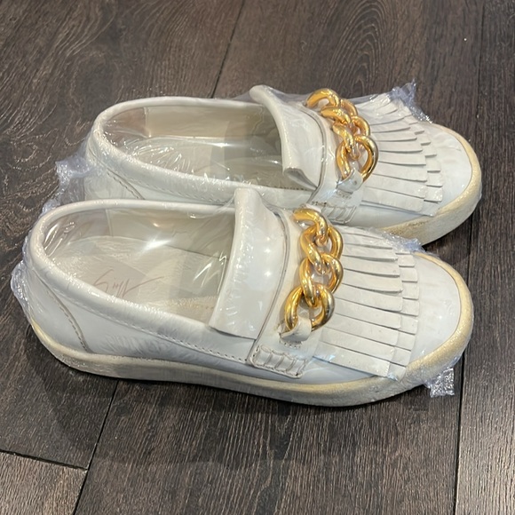 GZ authentic classic shoes in size US6 - Picture 3 of 3